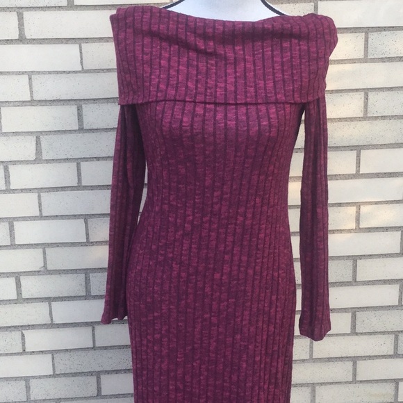 BURGUNDY OFF THE SHOULDER RIBBED KNIT MAXI DRESS - Picture 3 of 9
